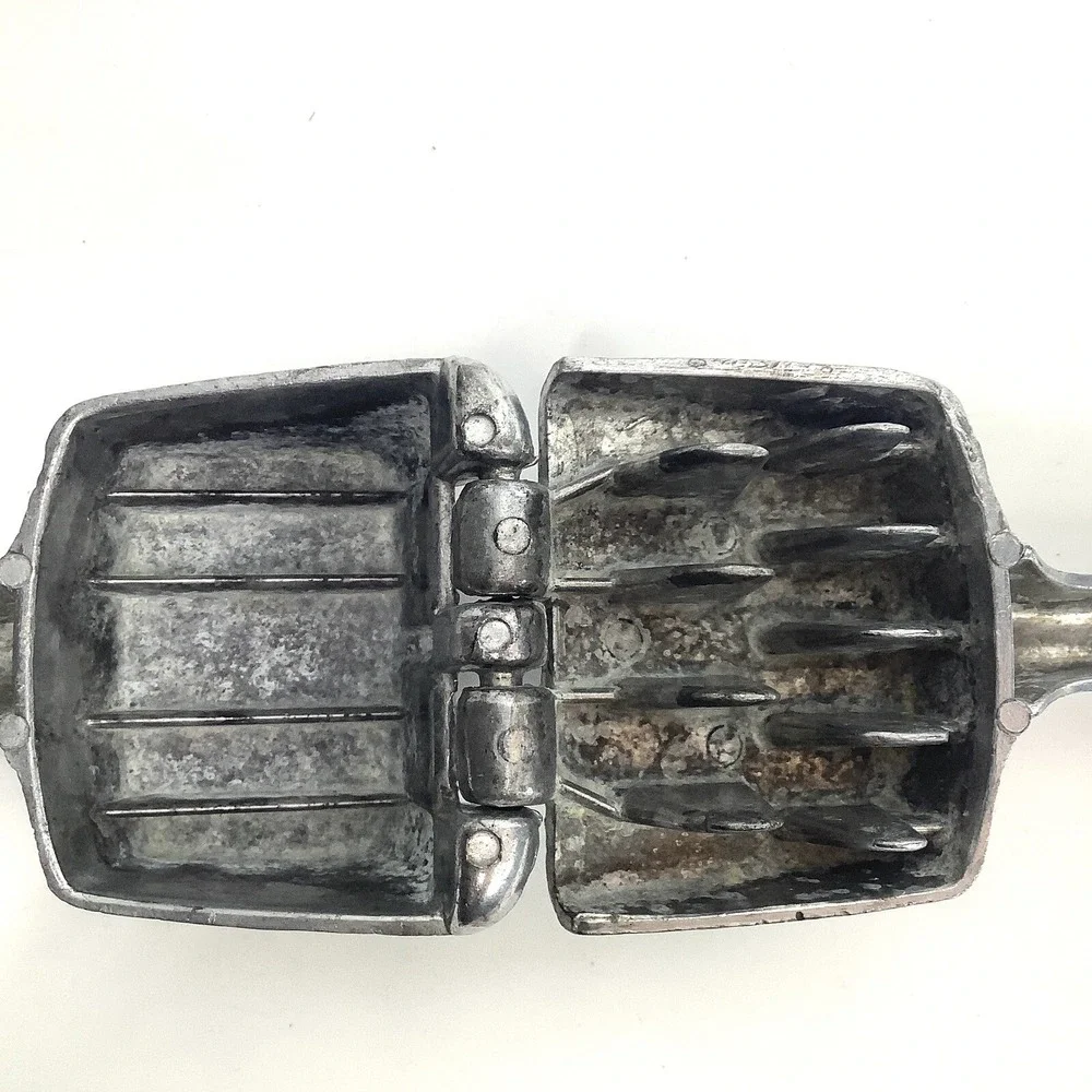 Vintage Irvinware Ice Press Aluminum‎ Hand Held USA Kitchen Utensil